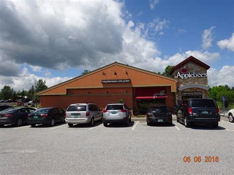 This restaurant serves perfectly cooked bacon, mashed potatoes and ribs. . Applebees berlin vermont